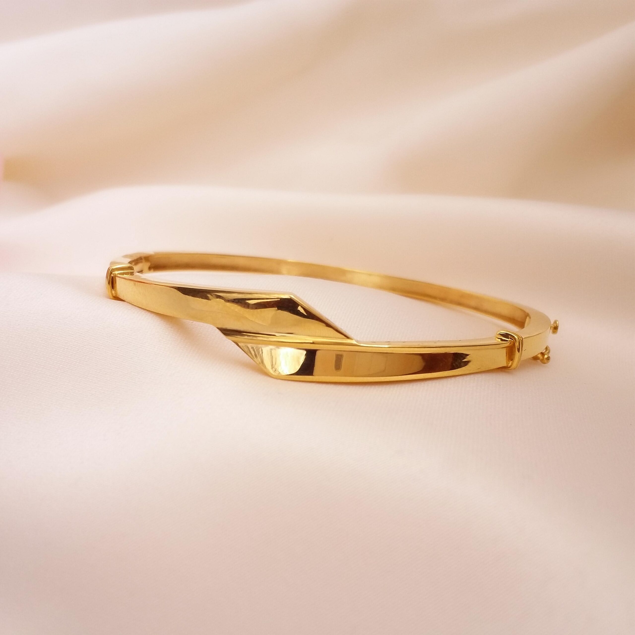 b Diamond Open Cigar Band
