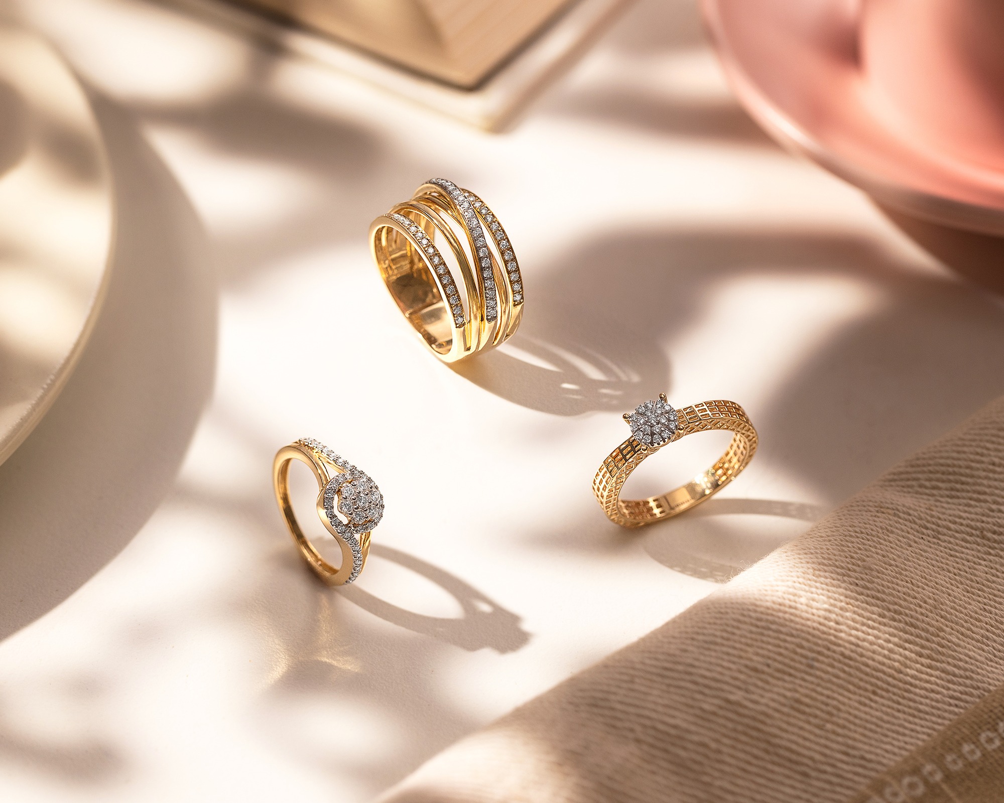r Pavé Diamond Huggie Hoops